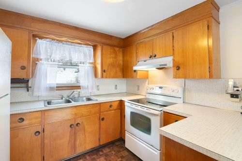 39 Atwood St, Brattleboro, VT, 05301-6361 | Card Image