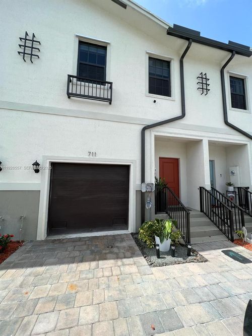 711 Sw 11th St, Florida City, FL, 33034-4890 | Card Image