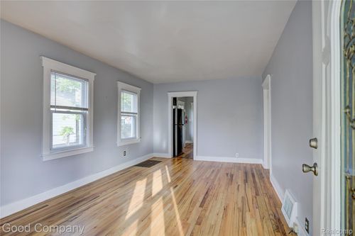 2850 Wolcott St, Ferndale, MI, 48220-1033 | Card Image