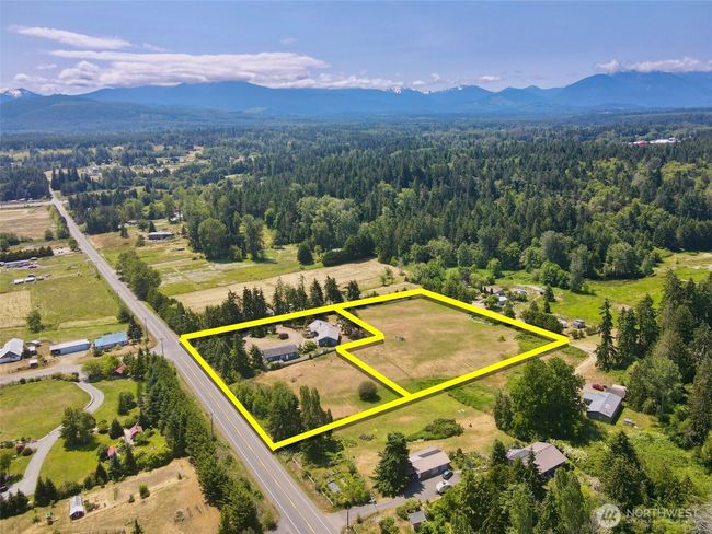 Overhead view with approximate boundaries in yellow. | Image 39