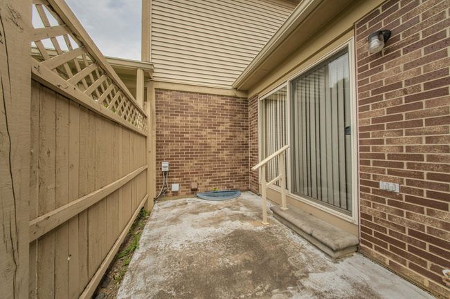 128 Commons Cir, Condo with 2 bedrooms, 2 bathrooms and null parking in Saline MI | Image 6