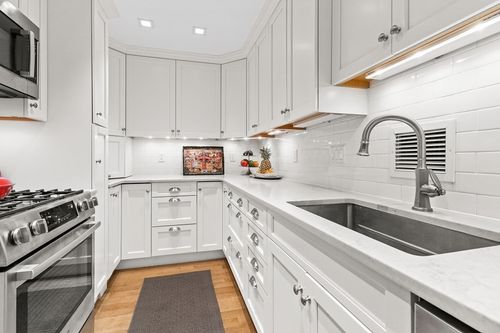 apt-9g-85 E India Row, Boston, MA, 02110-3351 | Card Image