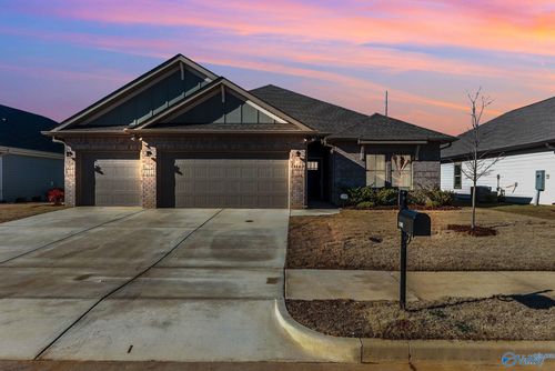 12402 Whitcomb Cir, Athens, AL, 35613-1223 | Card Image