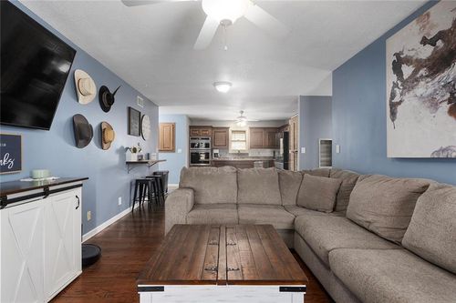 516 Park St, Linwood, KS, 66052-4362 | Card Image