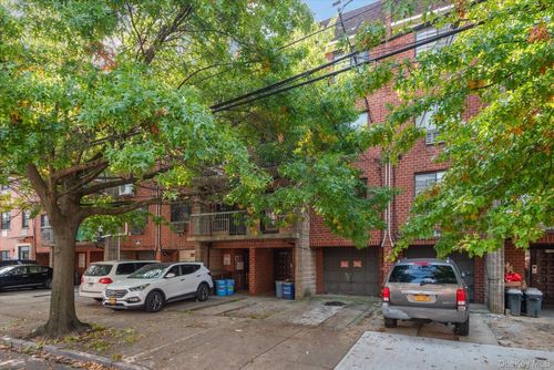 101-140-14 33rd Ave, Flushing, NY, 11354-3074 | Card Image
