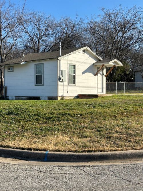 418 Hallvale Dr, White Settlement, TX, 76108-1505 | Card Image