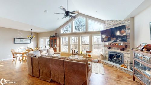 2750 Indigo Ave, Marble Rock, IA, 50653-9692 | Card Image