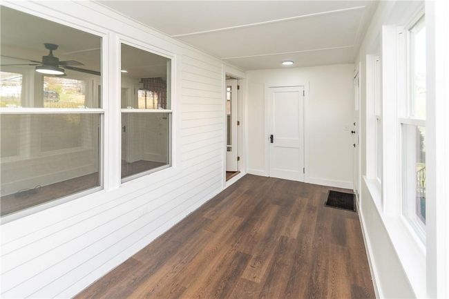 Enclosed Porch | Image 14