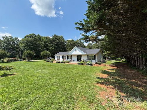 8122 Hutchison Ln, Vale, NC, 28168-8501 | Card Image