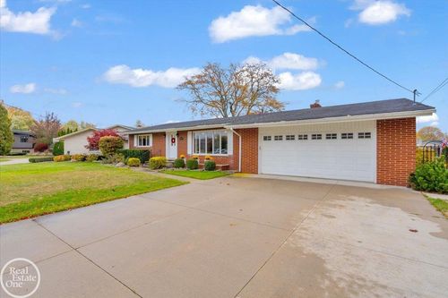 49750 Nautical Dr, Chesterfield, MI, 48047-4310 | Card Image