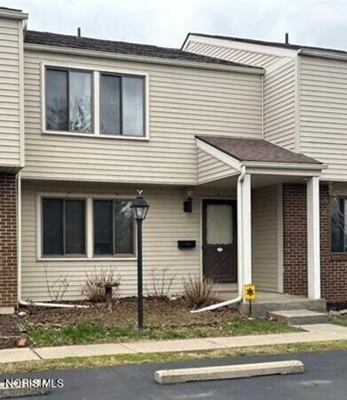 4 Meadowbrook Dr, Perrysburg, OH, 43551-3110 | Card Image