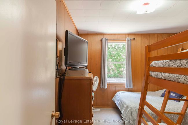 704 York Ave, House other with 3 bedrooms, 1 bathrooms and 6 parking in Sauble Beach ON | Image 16