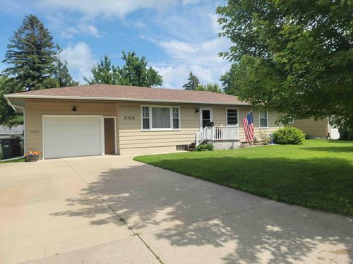 965 Jorgenson St Se, Hutchinson, MN, 55350-3234 | Card Image