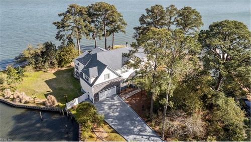 2000 English Cedar Cir, Virginia Beach, VA, 23451-1621 | Card Image