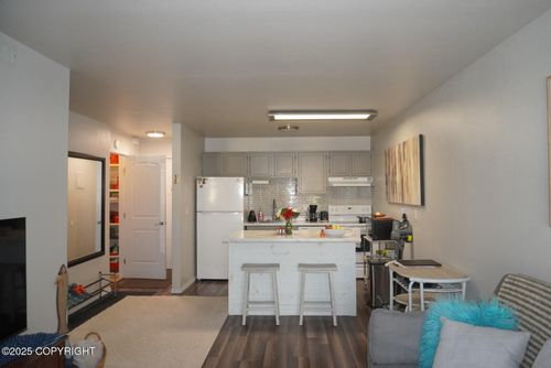 a28-10260 Jamestown Dr, Anchorage, AK, 99507-5340 | Card Image