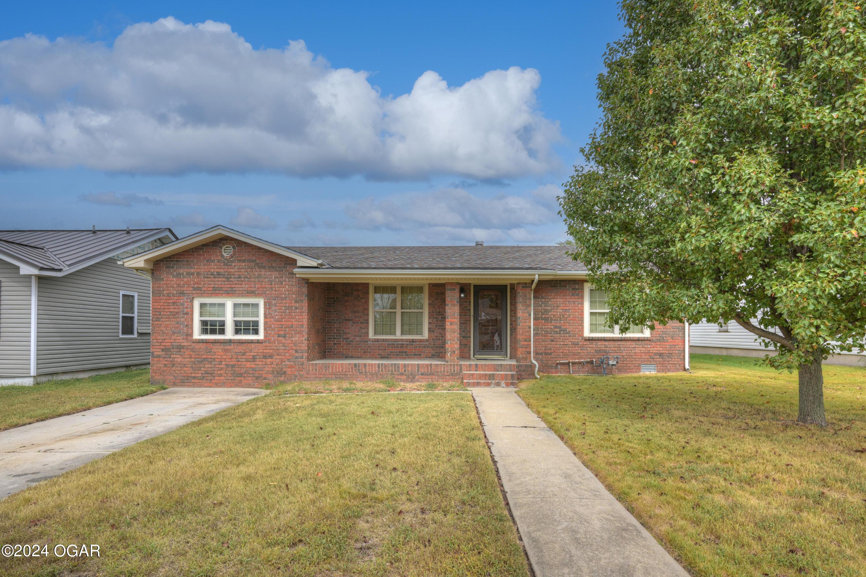 17th St, Joplin, MO 64804