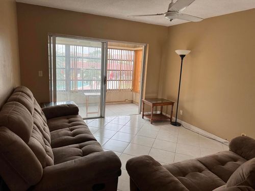 207b-2861 Nw 47th Ter, Lauderdale Lakes, FL, 33313-1760 | Card Image