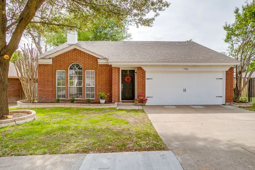 7104 Summerset Dr, Benbrook, TX, 76126-4534 | Card Image
