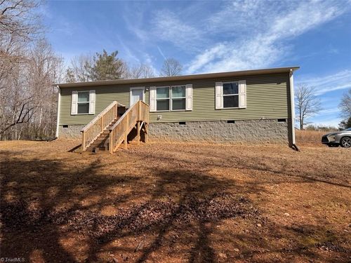 146 Ringwood Dr, Mount Airy, NC, 27030-0038 | Card Image