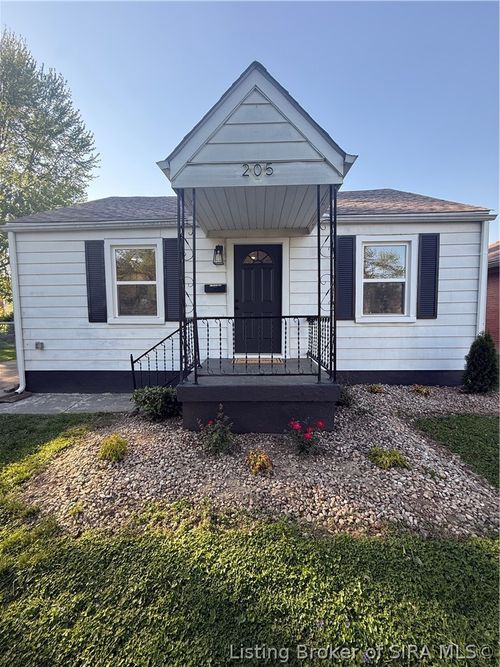 205 W Bowne Blvd, Clarksville, IN, 47129-2413 | Card Image