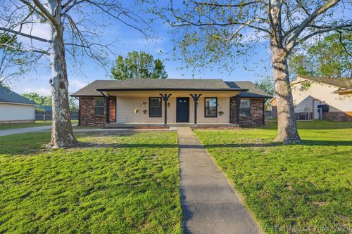 8008 E Madison St, Broken Arrow, OK, 74014-7424 | Card Image