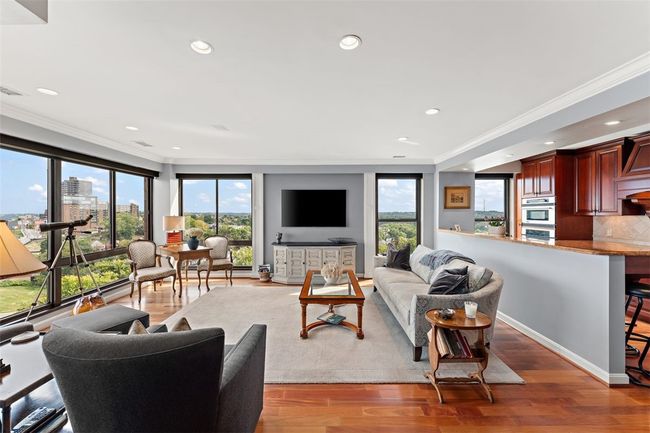 APT-1102 - 1700 Grandview Ave, Condo with 2 bedrooms, 2 bathrooms and 2 parking in Mt Washington PA | Image 12