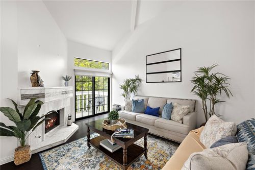 206-8206 Bridgepoint Dr, Huntington Beach, CA, 92646-4450 | Card Image
