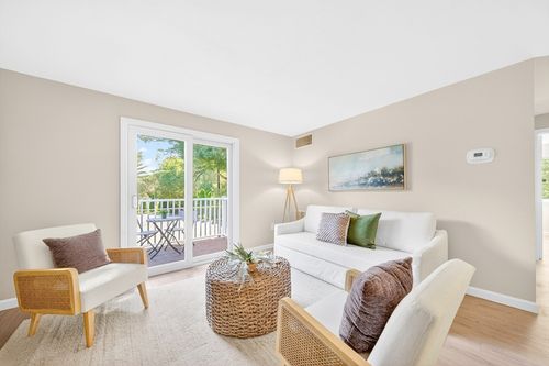 8-5 Silver Hill Ln, Natick, MA, 01760-3735 | Card Image