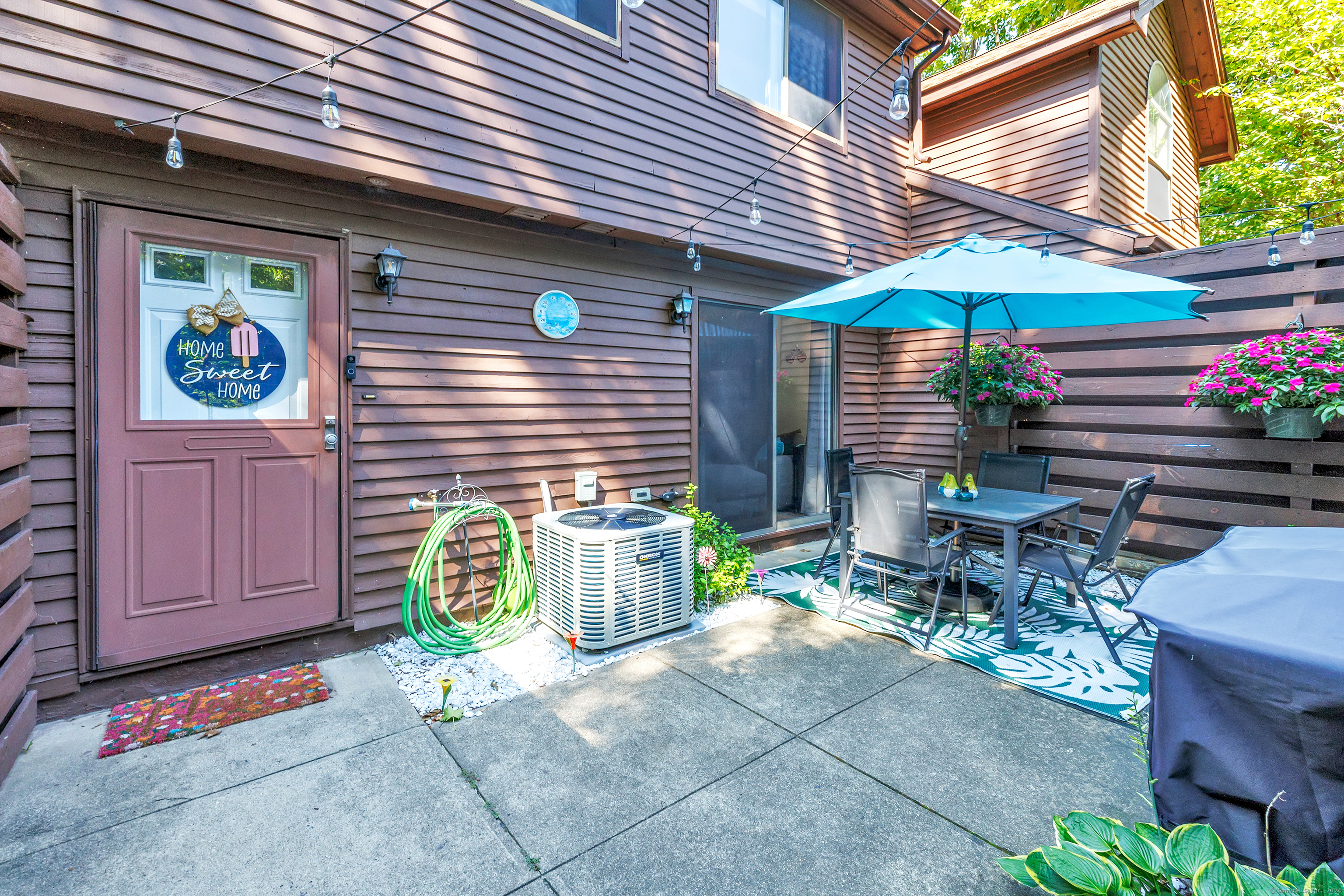 Trolley Cir, Milford, CT 06460