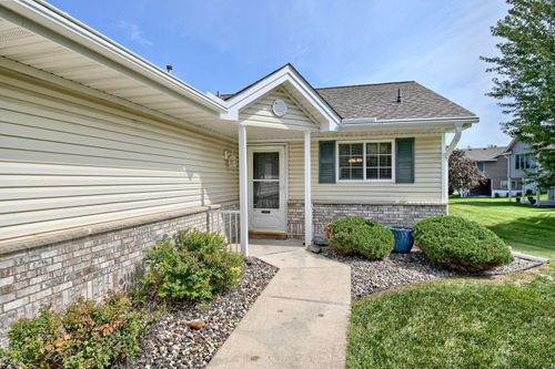 828 Woodland Dr, Mahtomedi, MN, 55115-1466 | Card Image