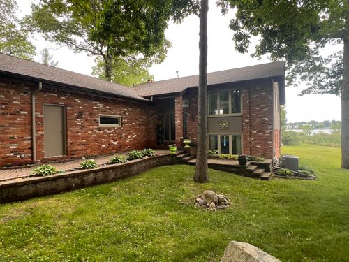 3010 Loon Lake Shores Rd, Waterford, MI, 48329-4224 | Card Image