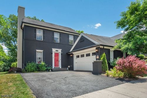 8 Bluffs Ct, Hamburg, NJ, 07419-1525 | Card Image