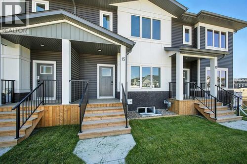 15 Gray Close, Sylvan Lake, AB, T4S0W4 | Card Image