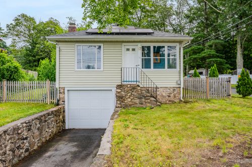 84 Secret Lake Rd, Avon, CT, 06001-3458 | Card Image