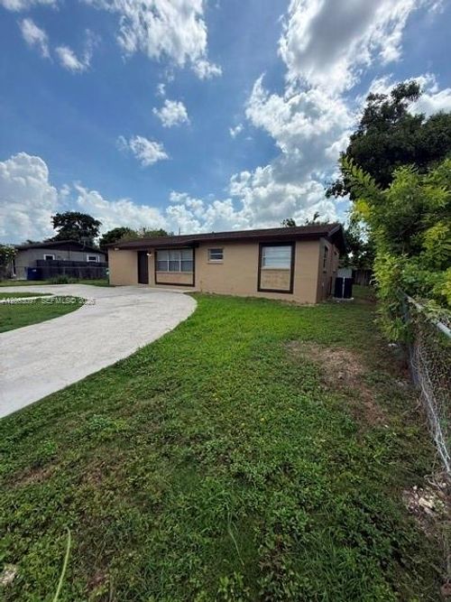 27902 Sw 129th Ct, Homestead, FL, 33032-8532 | Card Image