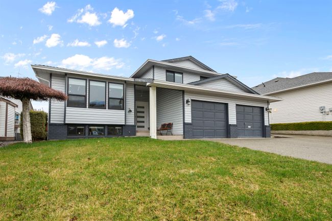 32097 Balfour Drive, House other with 4 bedrooms, 3 bathrooms and 4 parking in Abbotsford BC | Image 2