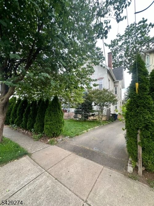 208 E 9th St, Plainfield, NJ, 07060-2531 | Card Image