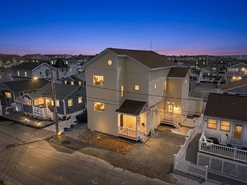 27 Bittersweet Ln, Hampton, NH, 03842-3265 | Card Image