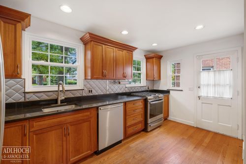 380 Merriweather Rd, Grosse Pointe Farms, MI, 48236-3445 | Card Image