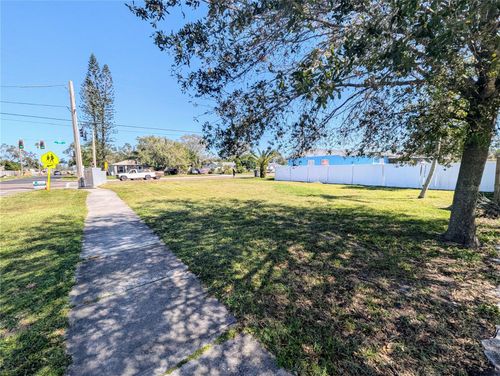 3990 54th Ave N, ST PETERSBURG, FL, 33714-2353 | Card Image
