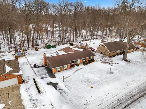 1456 Meadowbrook Way, Temperance, MI, 48182-9246 | Card Image