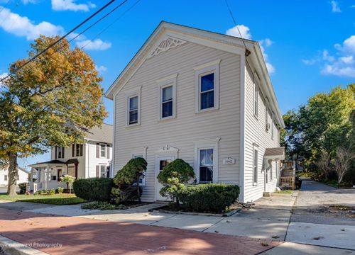 327 Jefferson St, Algonquin, IL, 60102-2623 | Card Image