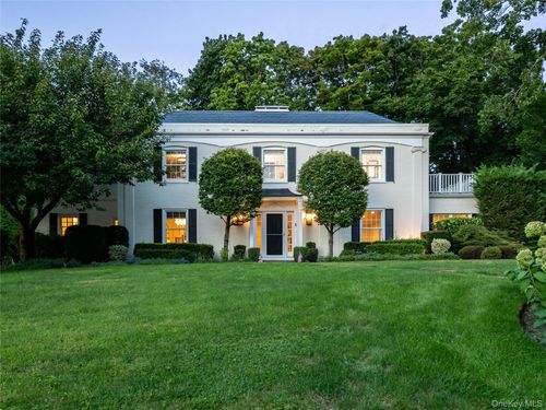140 Remington Rd, Manhasset, NY, 11030-2727 | Card Image