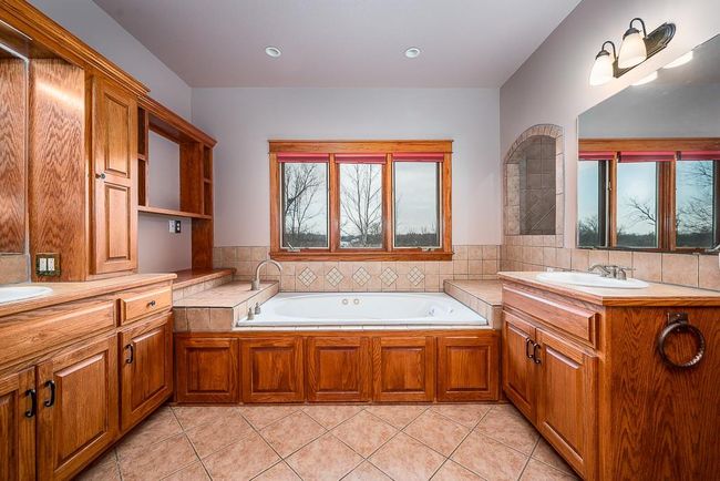 1605 Washington St, House other with 6 bedrooms, 5 bathrooms and null parking in Tonganoxie KS | Image 18