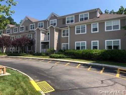 apt-211-200 Woodcrest Ln, Mount Kisco, NY, 10549-3052 | Card Image