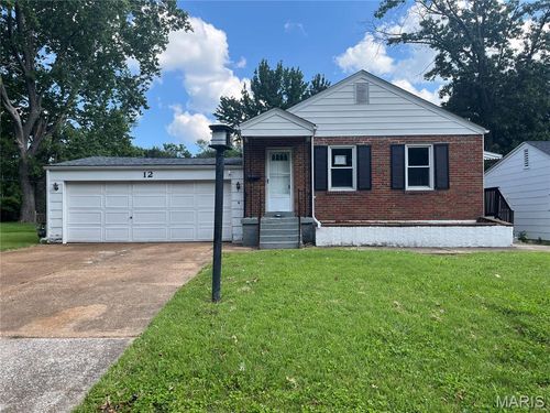 12 Saint Martha Ct, Florissant, MO, 63031-8129 | Card Image