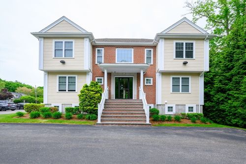154 Bedford St, Abington, MA, 02351-2070 | Card Image