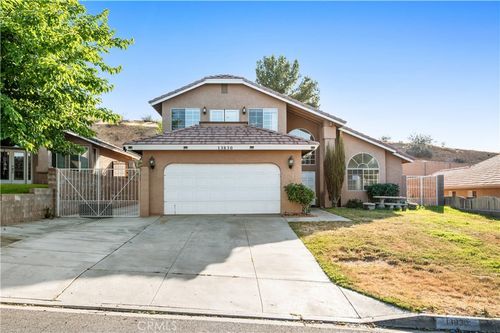 13830 Hidden Valley Rd, Victorville, CA, 92395 | Card Image