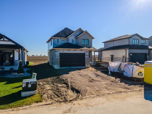 656 Ketter Way, Wyoming, ON, N0N1T0 | Card Image