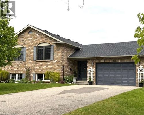 32 St Ladislaus Street, Courtland, ON, N0J1E0 | Card Image